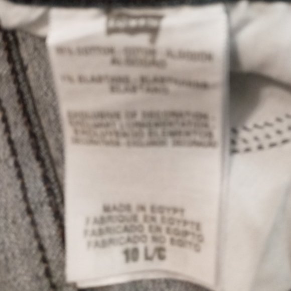 Levi's 10L - (Pre-loved) - Picture 11 of 11